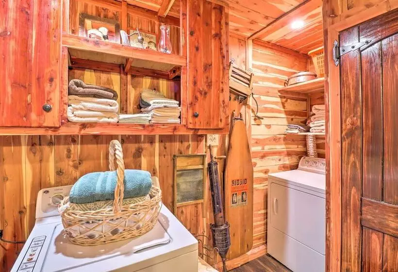 Quiet, Historic Manor: Located In Ghost Town!