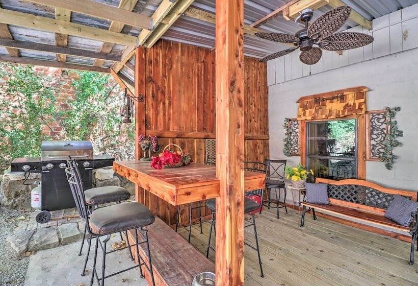 Quiet, Historic Manor: Located In Ghost Town!