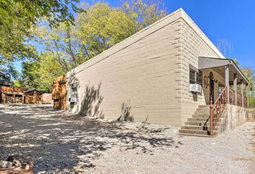 Quiet, Historic Manor: Located In Ghost Town!