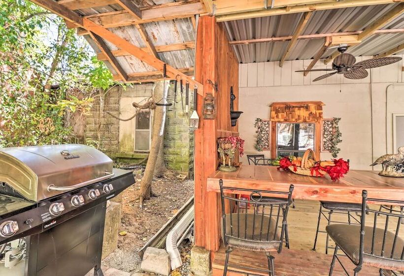 Quiet, Historic Manor: Located In Ghost Town!