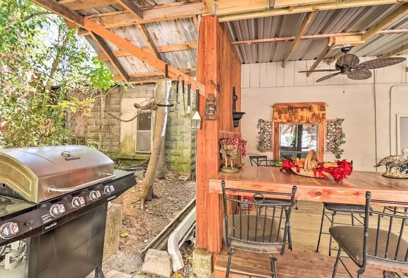 Quiet, Historic Manor: Located In Ghost Town!