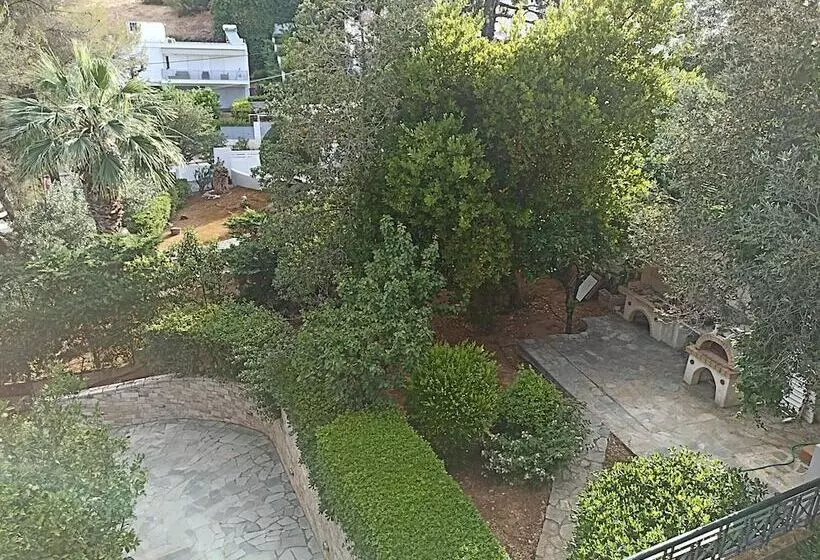 レジデンス Beautiful 2 Bed House In Saronida