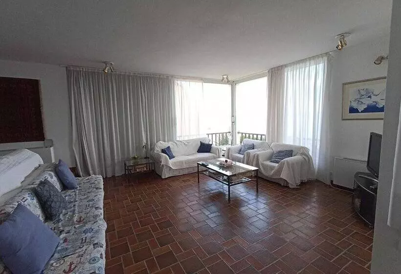 レジデンス Beautiful 2 Bed House In Saronida
