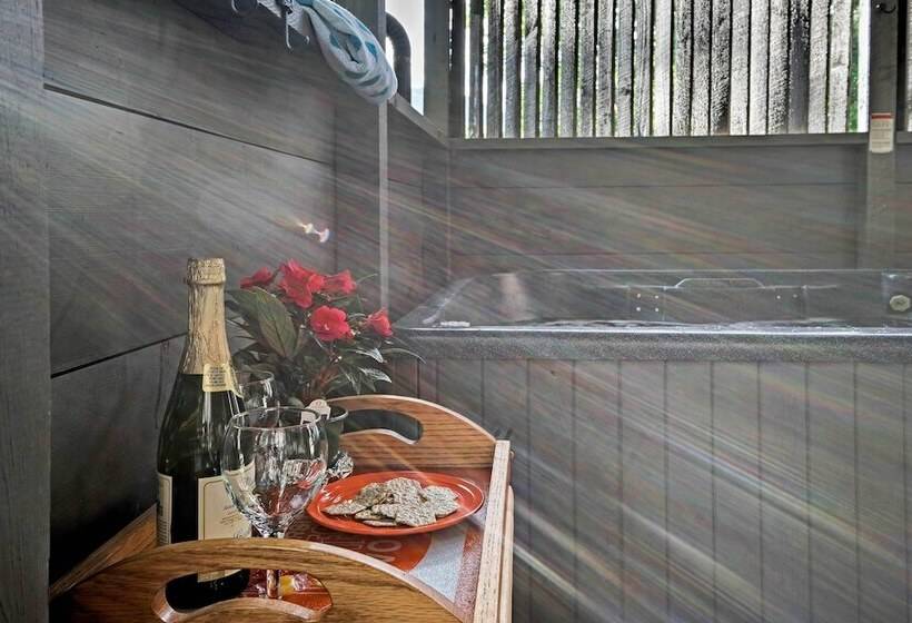 Return To Eden Cabin W/ Hot Tub: 4 Mi To Dollywood