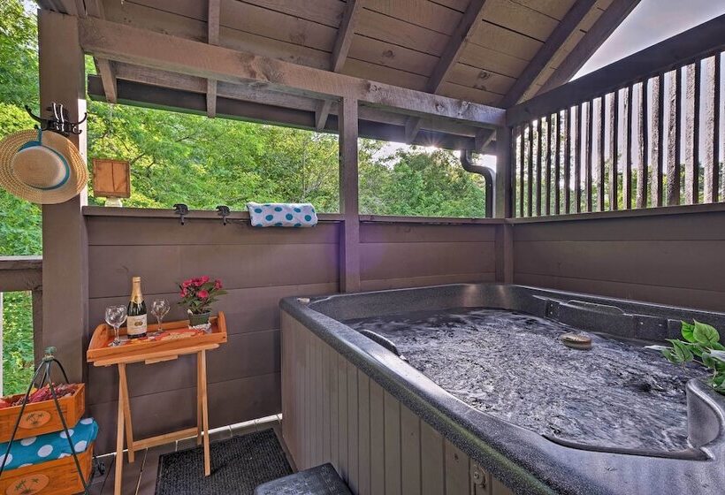Return To Eden Cabin W/ Hot Tub: 4 Mi To Dollywood