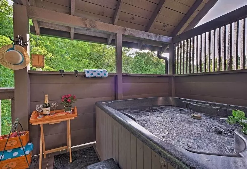 Return To Eden Cabin W/ Hot Tub: 4 Mi To Dollywood