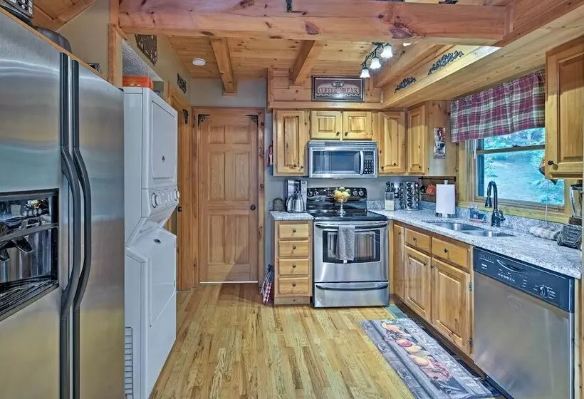 Return To Eden Cabin W/ Hot Tub: 4 Mi To Dollywood