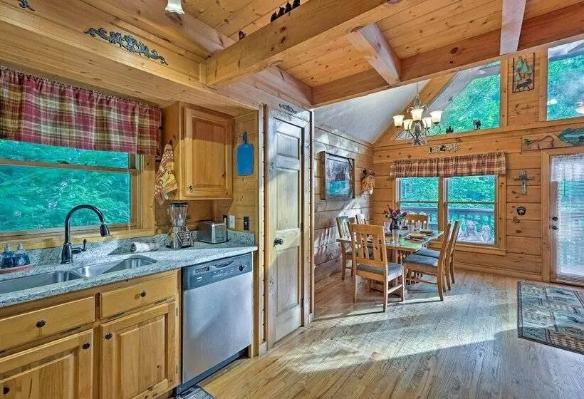 Return To Eden Cabin W/ Hot Tub: 4 Mi To Dollywood