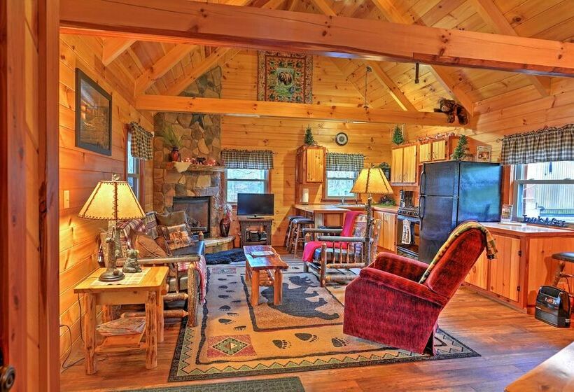 Rustic Dundee Log Cabin W/ Hot Tub & Forest Views!