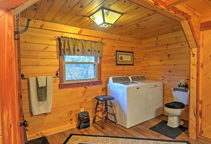 Rustic Dundee Log Cabin W/ Hot Tub & Forest Views!