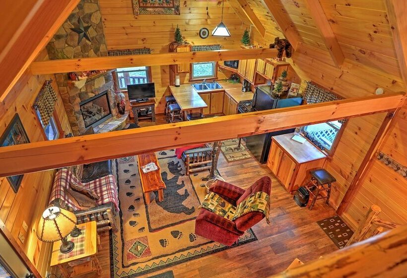 Rustic Dundee Log Cabin W/ Hot Tub & Forest Views!