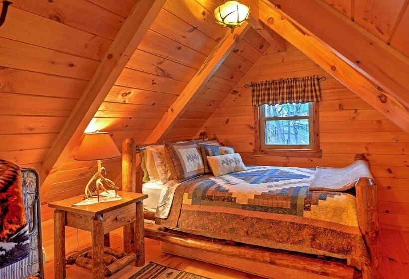 Rustic Dundee Log Cabin W/ Hot Tub & Forest Views!