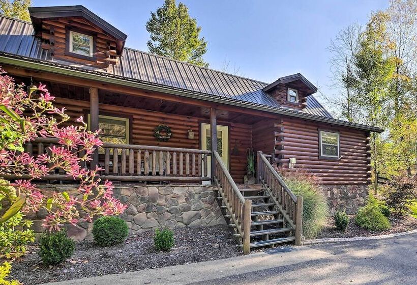 Rustic Dundee Log Cabin W/ Hot Tub & Forest Views!