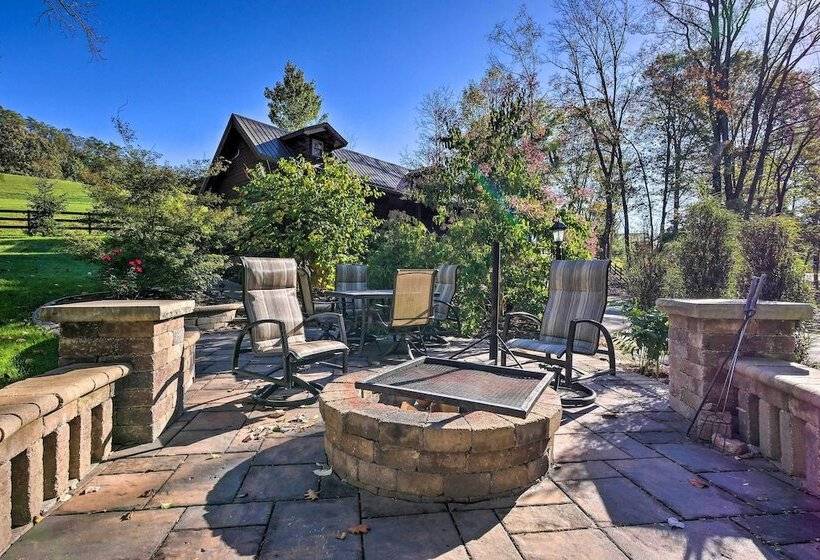 Rustic Dundee Log Cabin W/ Hot Tub & Forest Views!