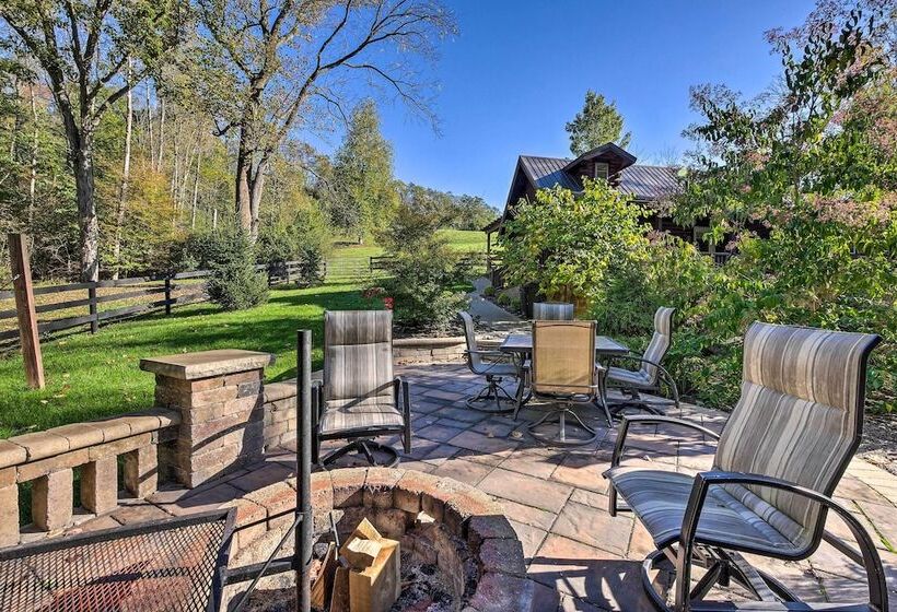 Rustic Dundee Log Cabin W/ Hot Tub & Forest Views!