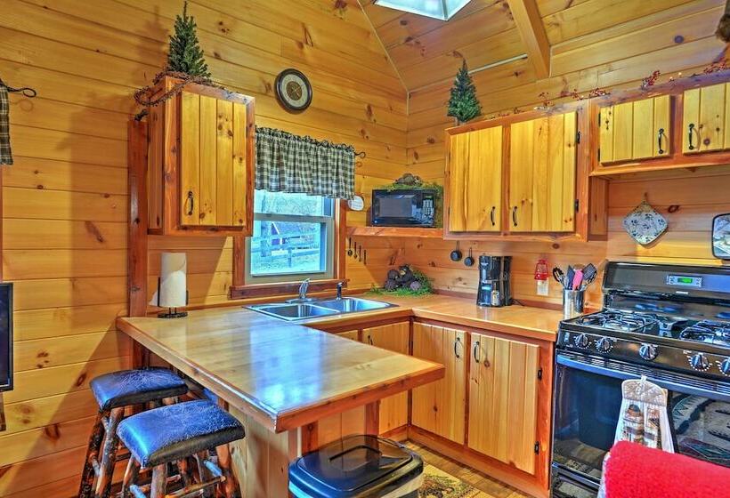 Rustic Dundee Log Cabin W/ Hot Tub & Forest Views!
