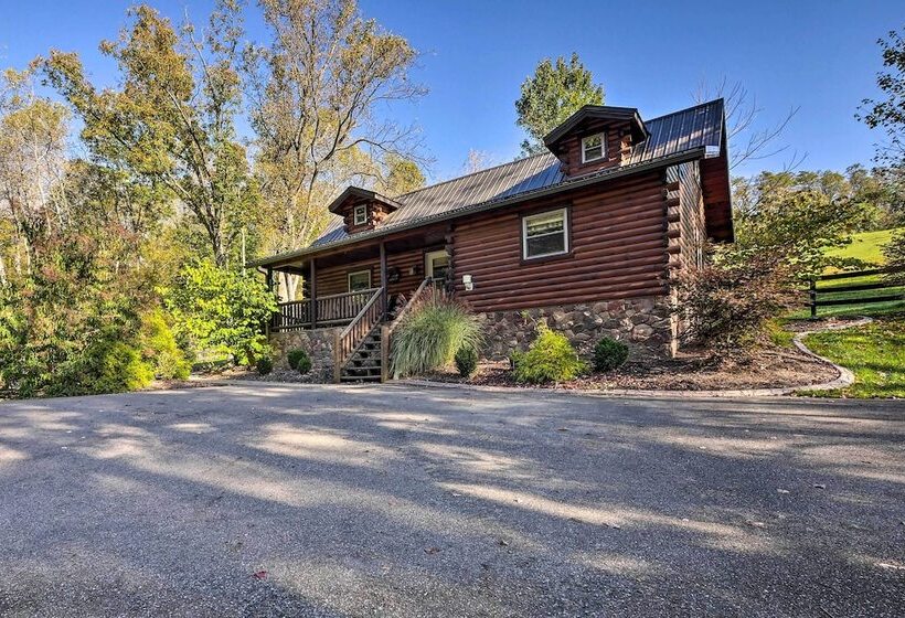 Rustic Dundee Log Cabin W/ Hot Tub & Forest Views!