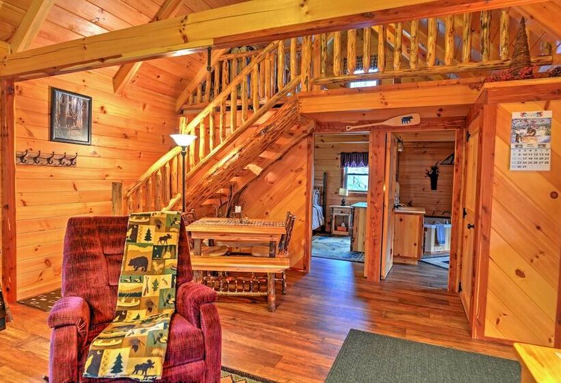 Rustic Dundee Log Cabin W/ Hot Tub & Forest Views!