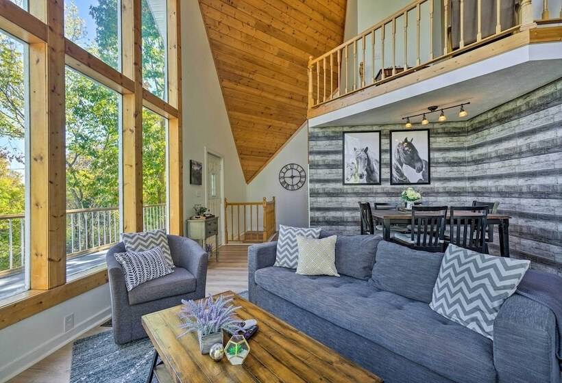 Smoky Mountains Cabin W/ Lake Access & Game Room!