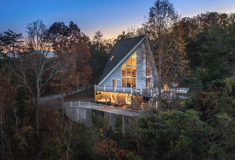 Smoky Mountains Cabin W/ Lake Access & Game Room!