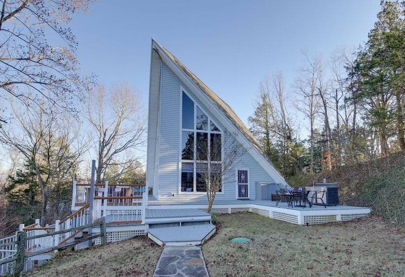 Smoky Mountains Cabin W/ Lake Access & Game Room!