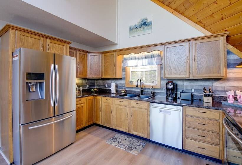 Smoky Mountains Cabin W/ Lake Access & Game Room!