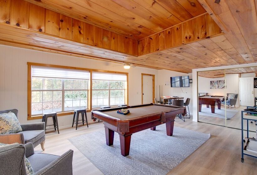 Smoky Mountains Cabin W/ Lake Access & Game Room!