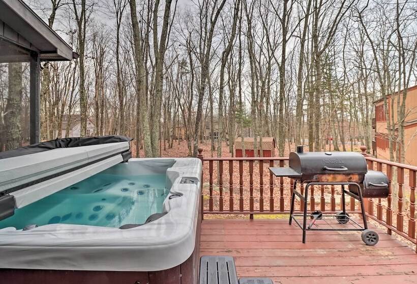 Hot Tub, Game Room & Fire Pit: Poconos Retreat