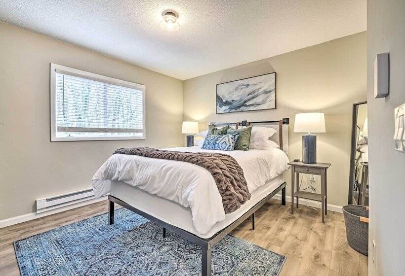 Hot Tub, Game Room & Fire Pit: Poconos Retreat