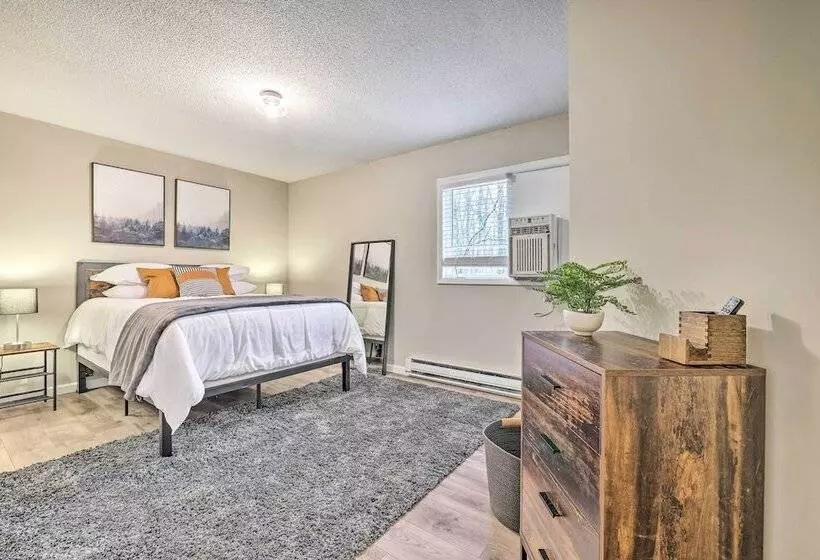 Hot Tub, Game Room & Fire Pit: Poconos Retreat