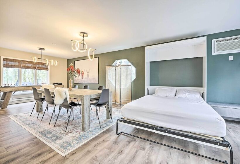 Hot Tub, Game Room & Fire Pit: Poconos Retreat