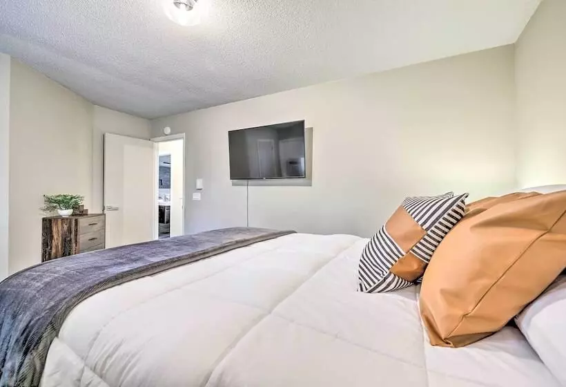 Hot Tub, Game Room & Fire Pit: Poconos Retreat