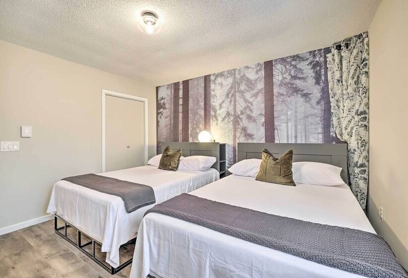 Hot Tub, Game Room & Fire Pit: Poconos Retreat