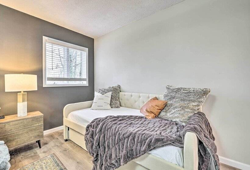 Hot Tub, Game Room & Fire Pit: Poconos Retreat