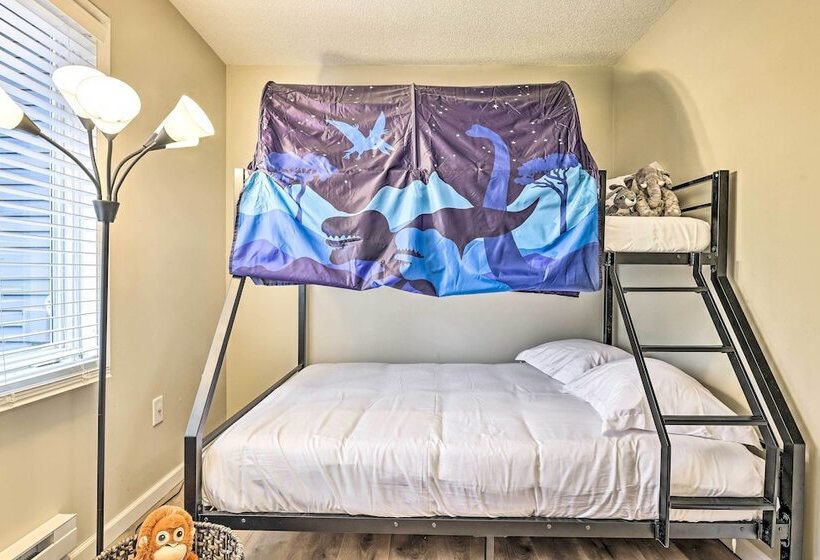 Hot Tub, Game Room & Fire Pit: Poconos Retreat