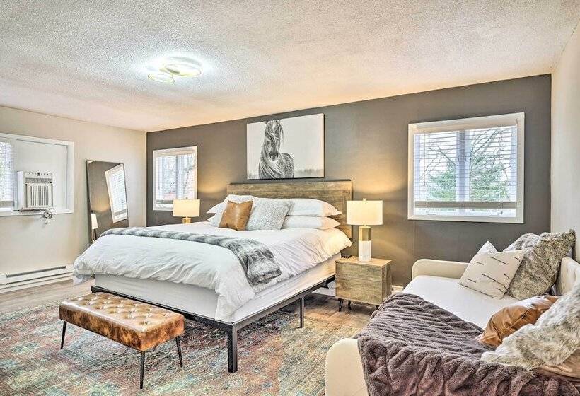 Hot Tub, Game Room & Fire Pit: Poconos Retreat