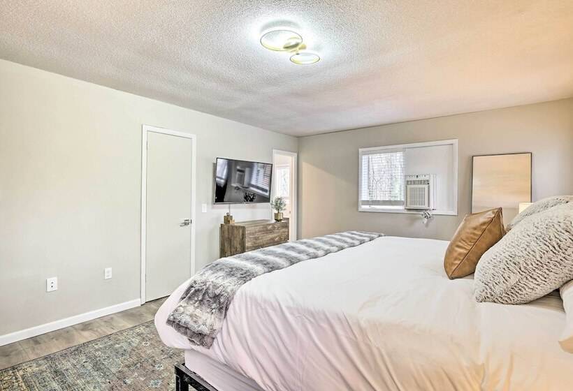 Hot Tub, Game Room & Fire Pit: Poconos Retreat