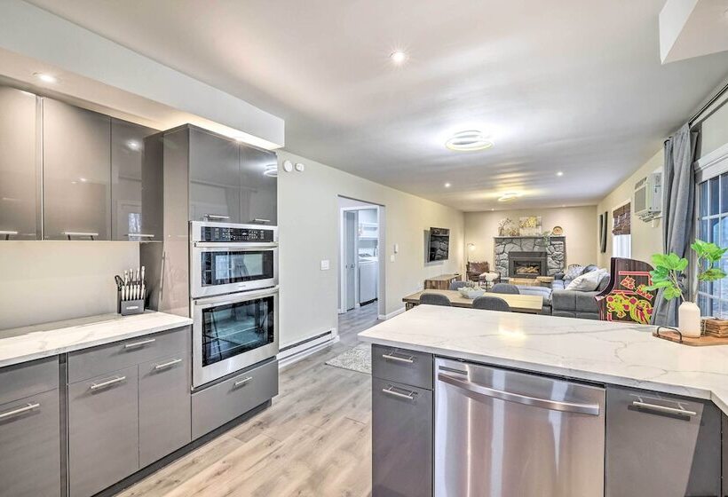 Hot Tub, Game Room & Fire Pit: Poconos Retreat