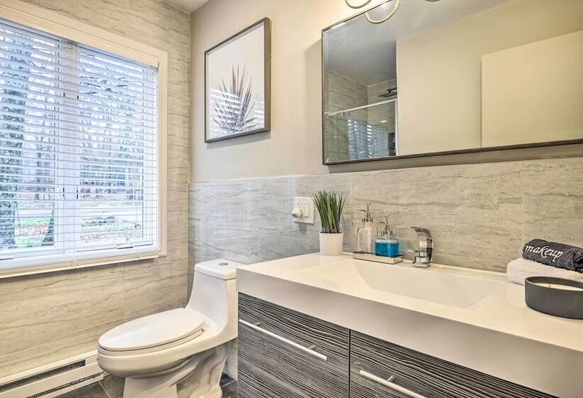 Hot Tub, Game Room & Fire Pit: Poconos Retreat