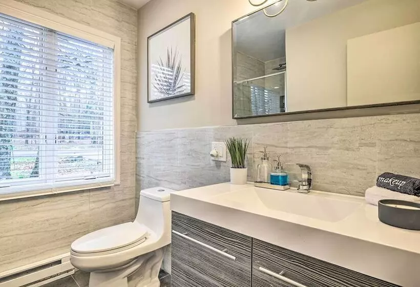 Hot Tub, Game Room & Fire Pit: Poconos Retreat