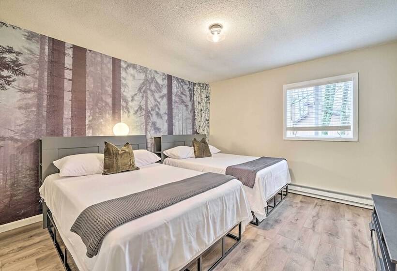 Hot Tub, Game Room & Fire Pit: Poconos Retreat