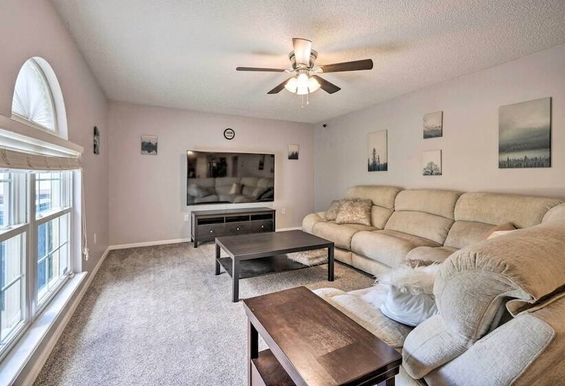 Game Room + Fenced Yard: Home Near Disney World!