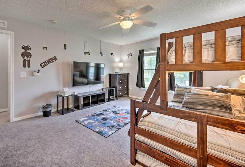 Game Room + Fenced Yard: Home Near Disney World!