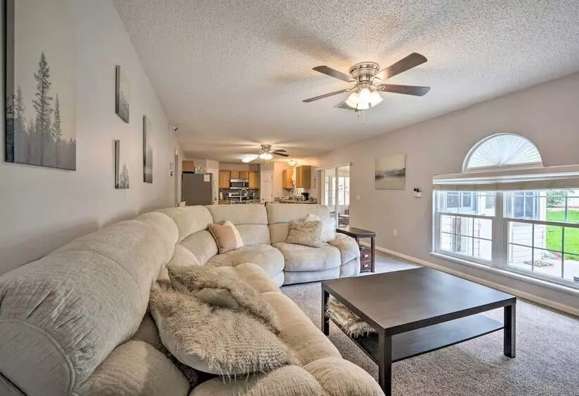 Game Room + Fenced Yard: Home Near Disney World!