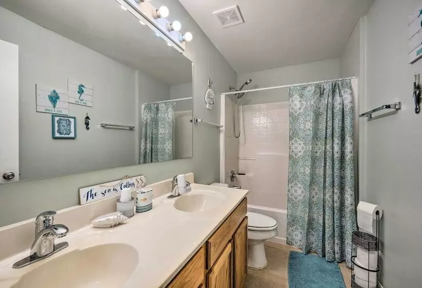 Game Room + Fenced Yard: Home Near Disney World!