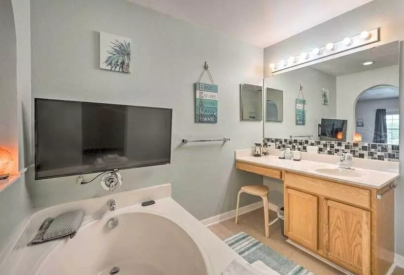 Game Room + Fenced Yard: Home Near Disney World!