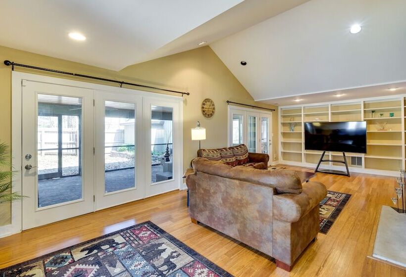 Spacious Prospect Cottage W/ Deck & Scenic Views