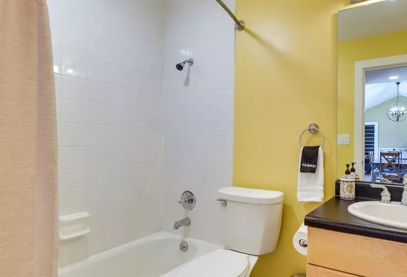 Spacious Prospect Cottage W/ Deck & Scenic Views