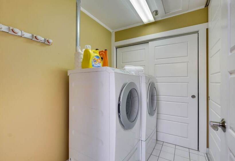 Spacious Prospect Cottage W/ Deck & Scenic Views