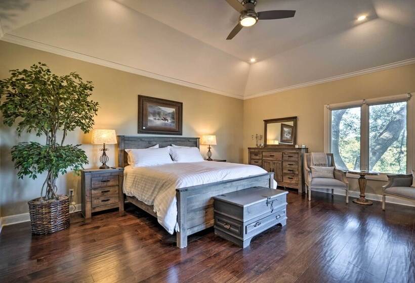 Spacious Spicewood Cottage, Close To Golfing!